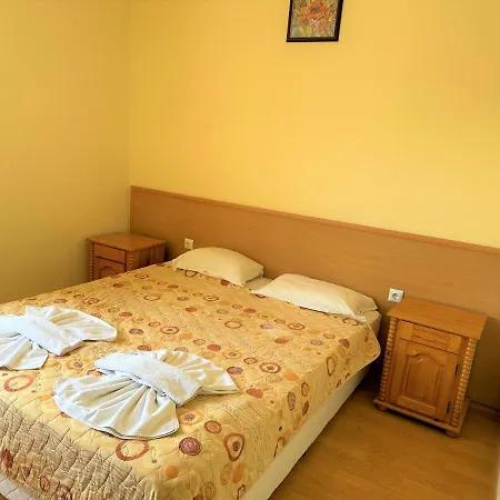 Bravo 1 Morenia ساني بيتش